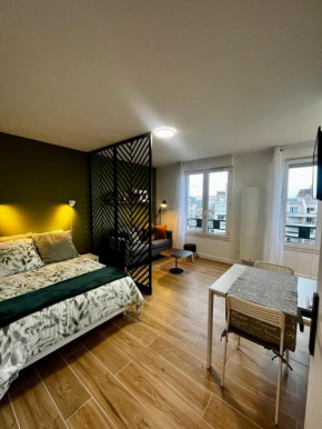 Magnifique studio - au pied de la gare RER